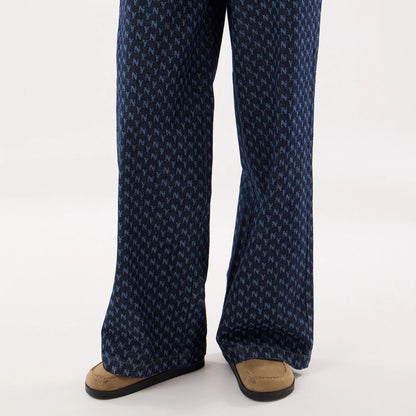 The model is wearing this Womens MLB Denim New York Yankees Wide Leg Trousers in navy. 7