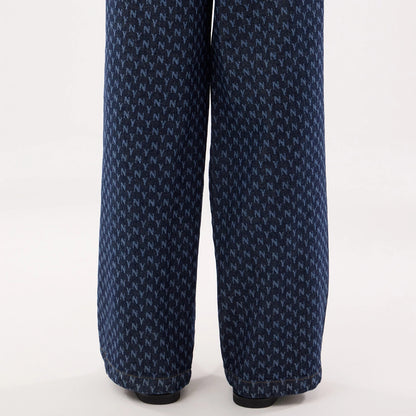 The model is wearing this Womens MLB Denim New York Yankees Wide Leg Trousers in navy. 6