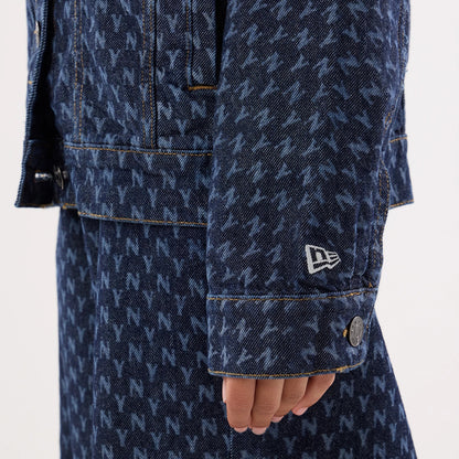 The model is wearing this Womens MLB Denim New York Yankees Jacket in navy. 6