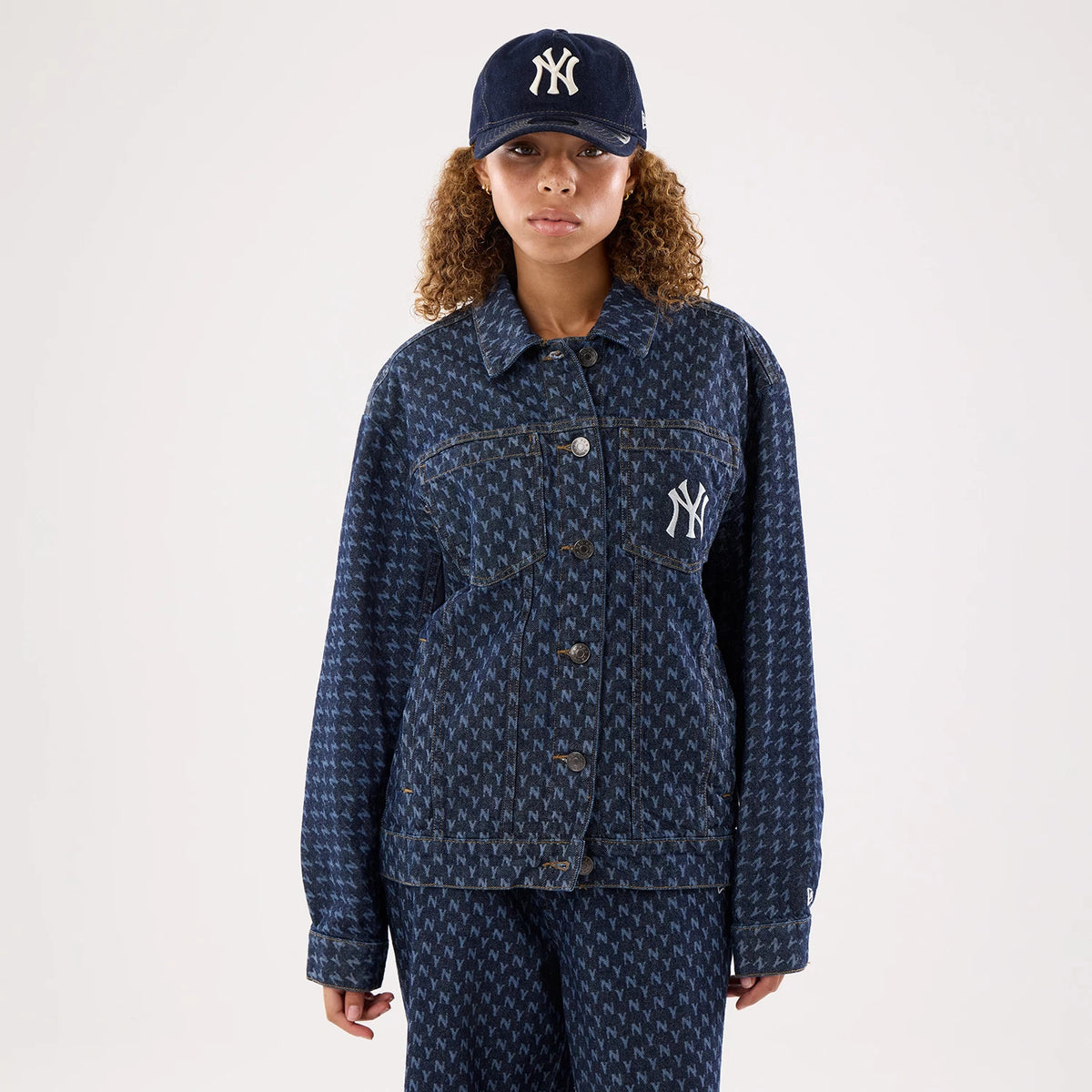 The model is wearing this Womens MLB Denim New York Yankees Jacket in navy. 1