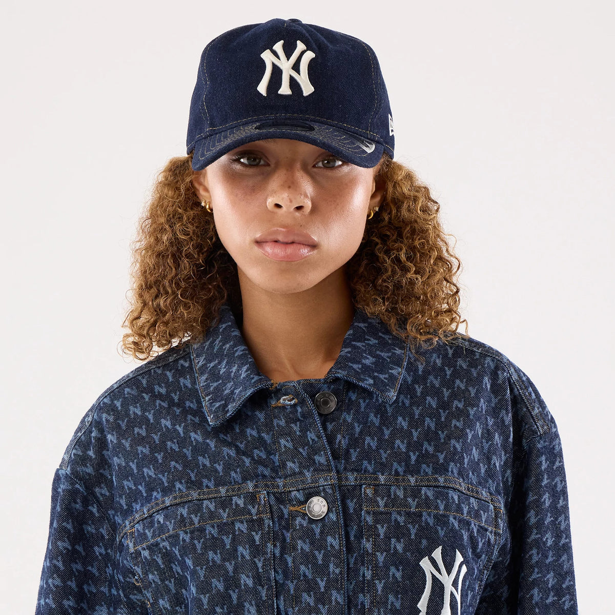 The model is wearing this Womens MLB Denim New York Yankees Jacket in navy. 7