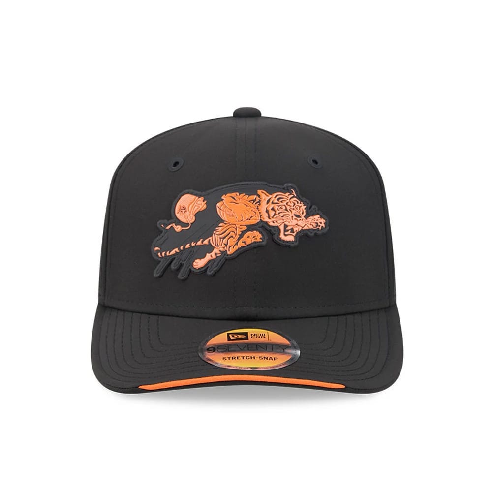 Pictured is this NFL Sideline 2026 Cincinnati Bengals 9SEVENTY Stretch Snap cap in black. 2