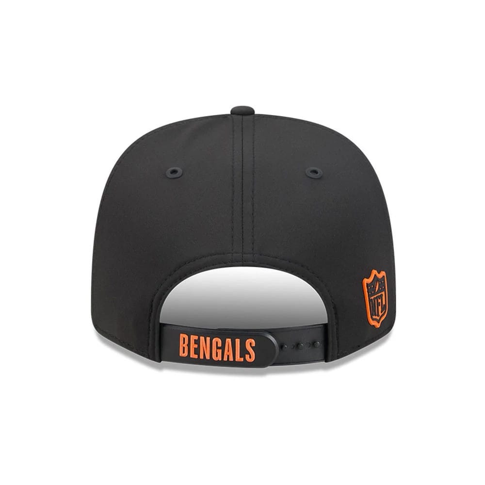 Pictured is this NFL Sideline 2026 Cincinnati Bengals 9SEVENTY Stretch Snap cap in black. 4