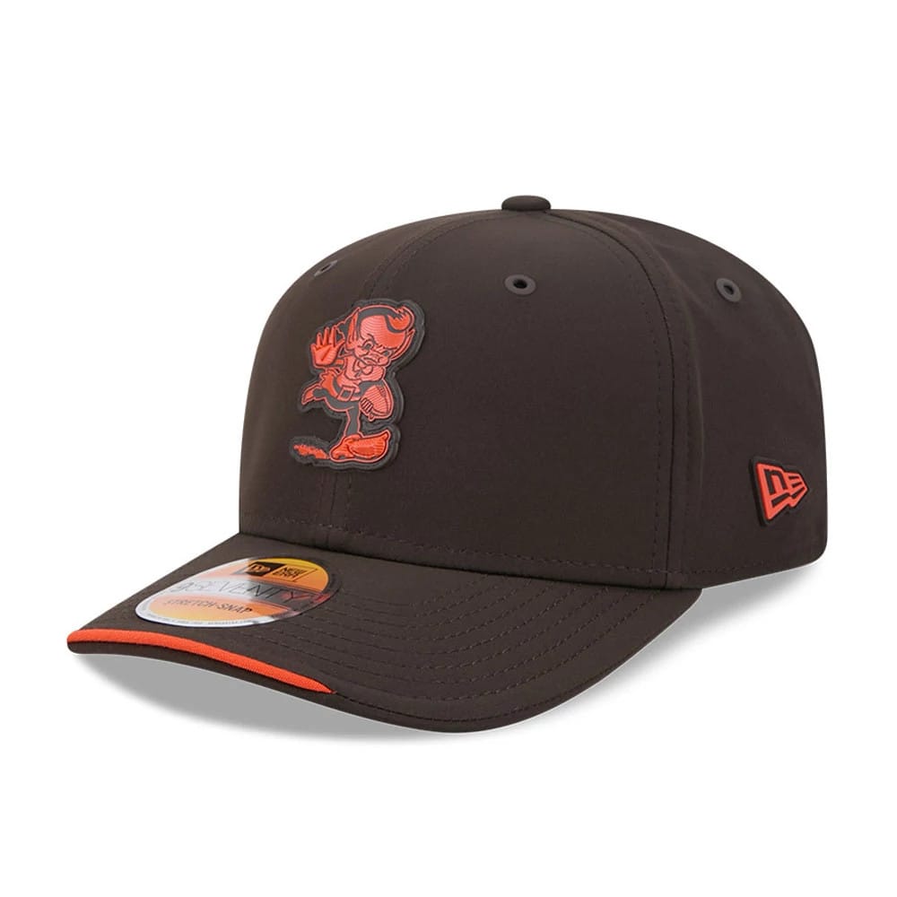 Pictured is this NFL Sideline 2026 Cleveland Browns 9SEVENTY Stretch Snap cap in dark brown. 1