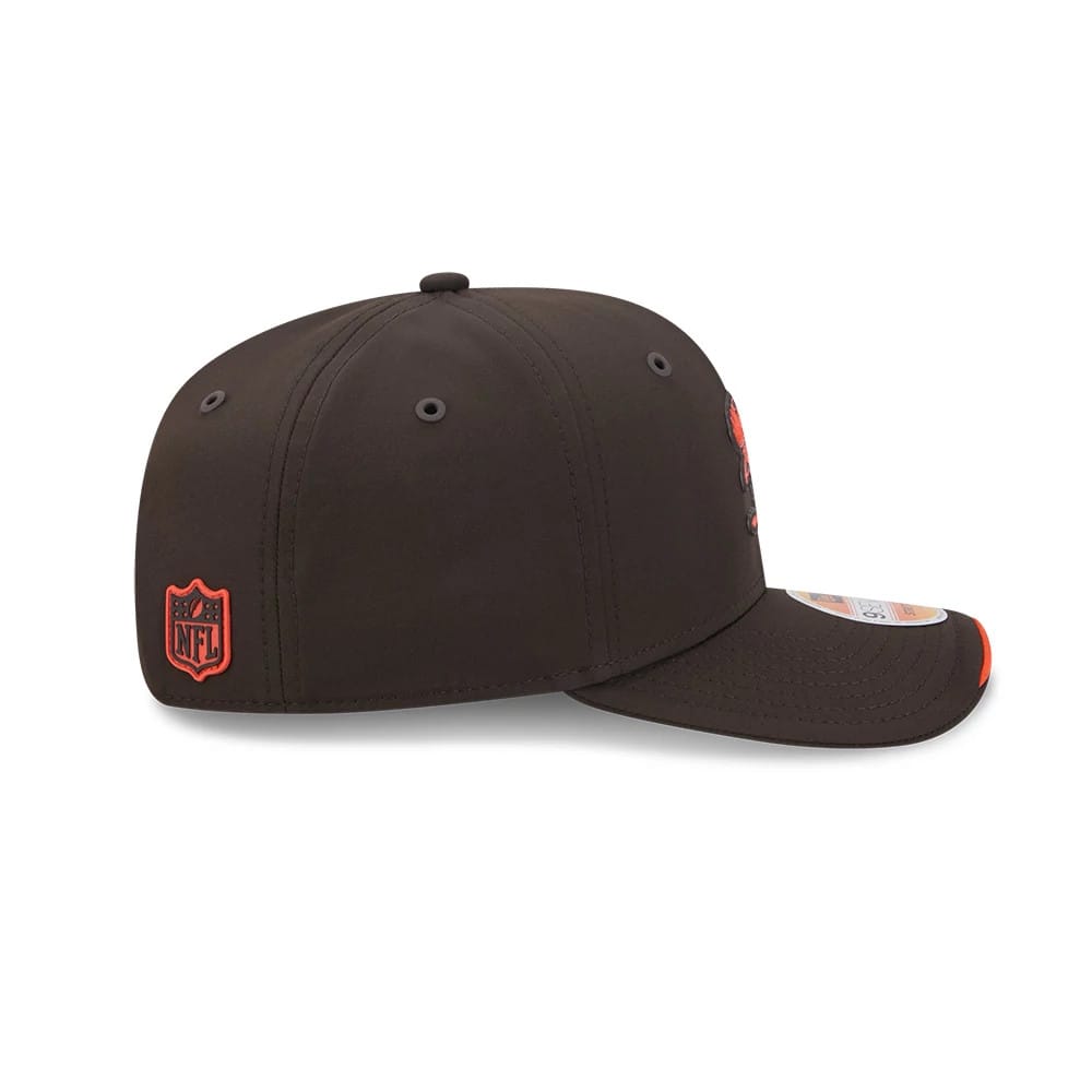 Pictured is this NFL Sideline 2026 Cleveland Browns 9SEVENTY Stretch Snap cap in dark brown. 5