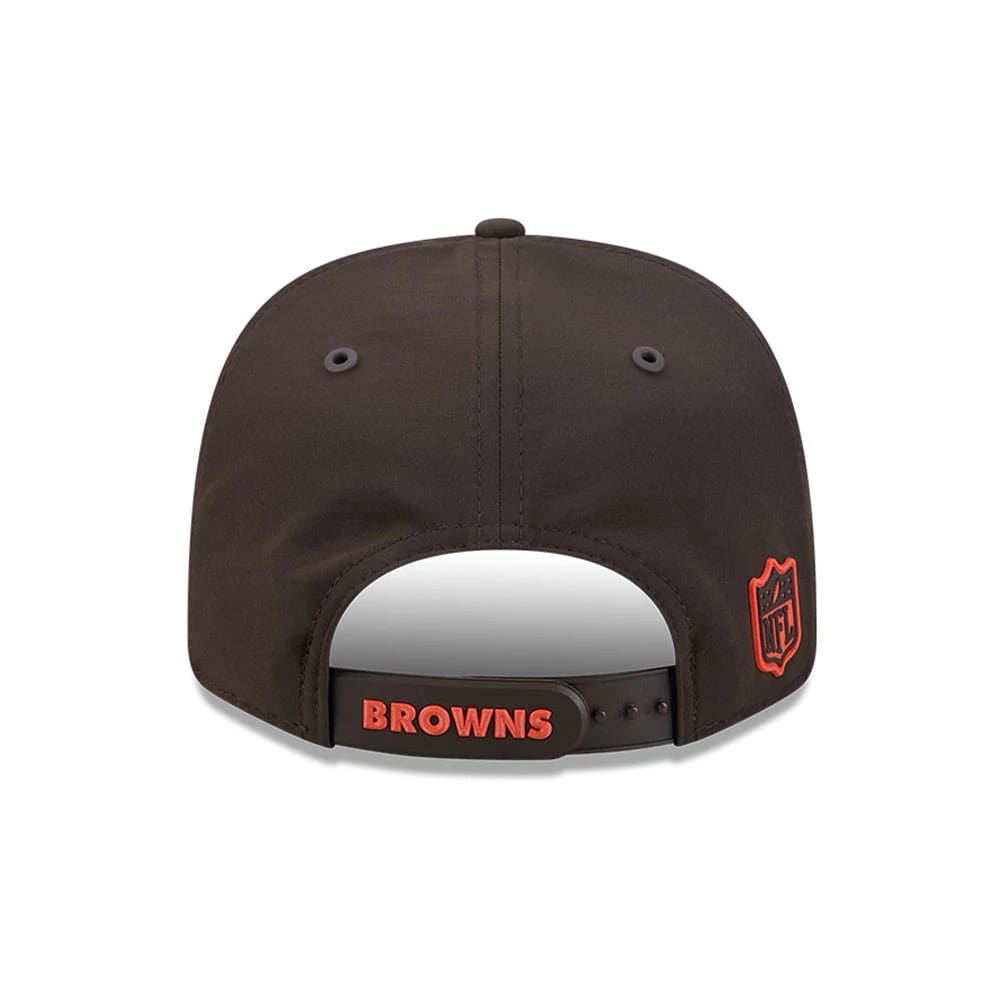 Pictured is this NFL Sideline 2026 Cleveland Browns 9SEVENTY Stretch Snap cap in dark brown. 4