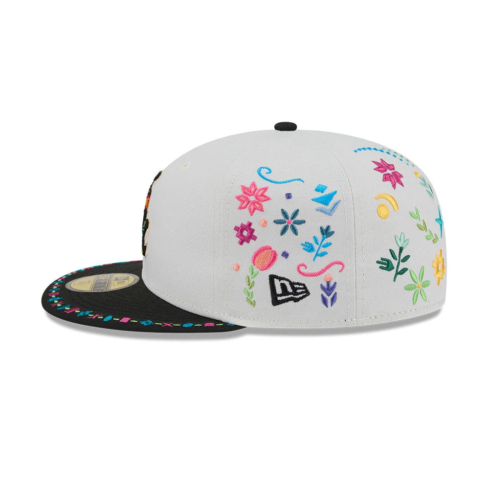 Pictured is this MLB Heritage Chicago White Sox 59FIFTY Fitted cap in light beige. 5