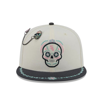 Pictured is this MLB Day Of The Dead Chicago White Sox 59FIFTY Fitted cap in light beige & black. 3