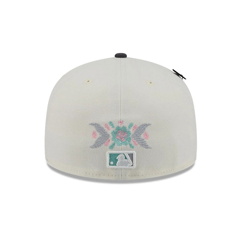 White Sox MLB Day Of The Dead Light Beige & Black New Era 59FIFTY Fitted Cap, rear view showing the embroidered MLB Batterman logo in green and white at the centre back, with intricate floral patterns above it.
