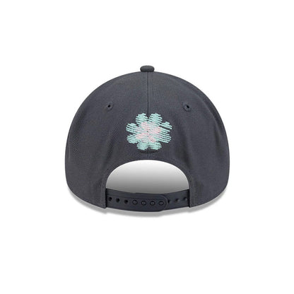 Pictured is this MLB Day Of The Dead Chicago White Sox 9FORTY A-Frame cap in grey. 6