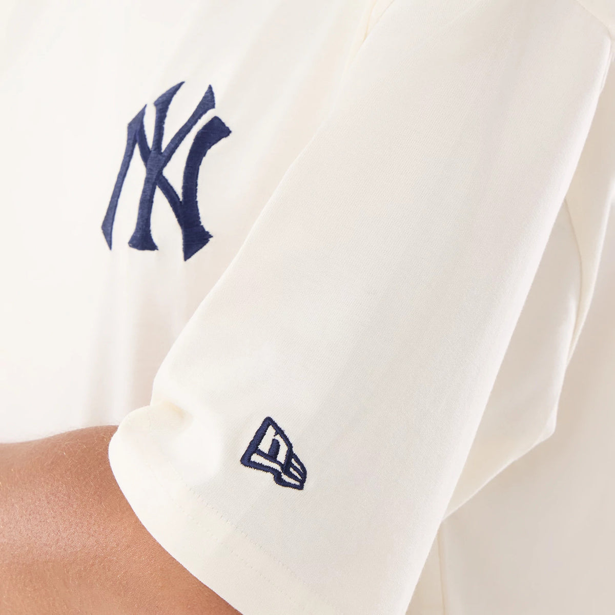 The model is wearing this Womens MLB Graphic New York Yankees T-Shirt in open cream. 4