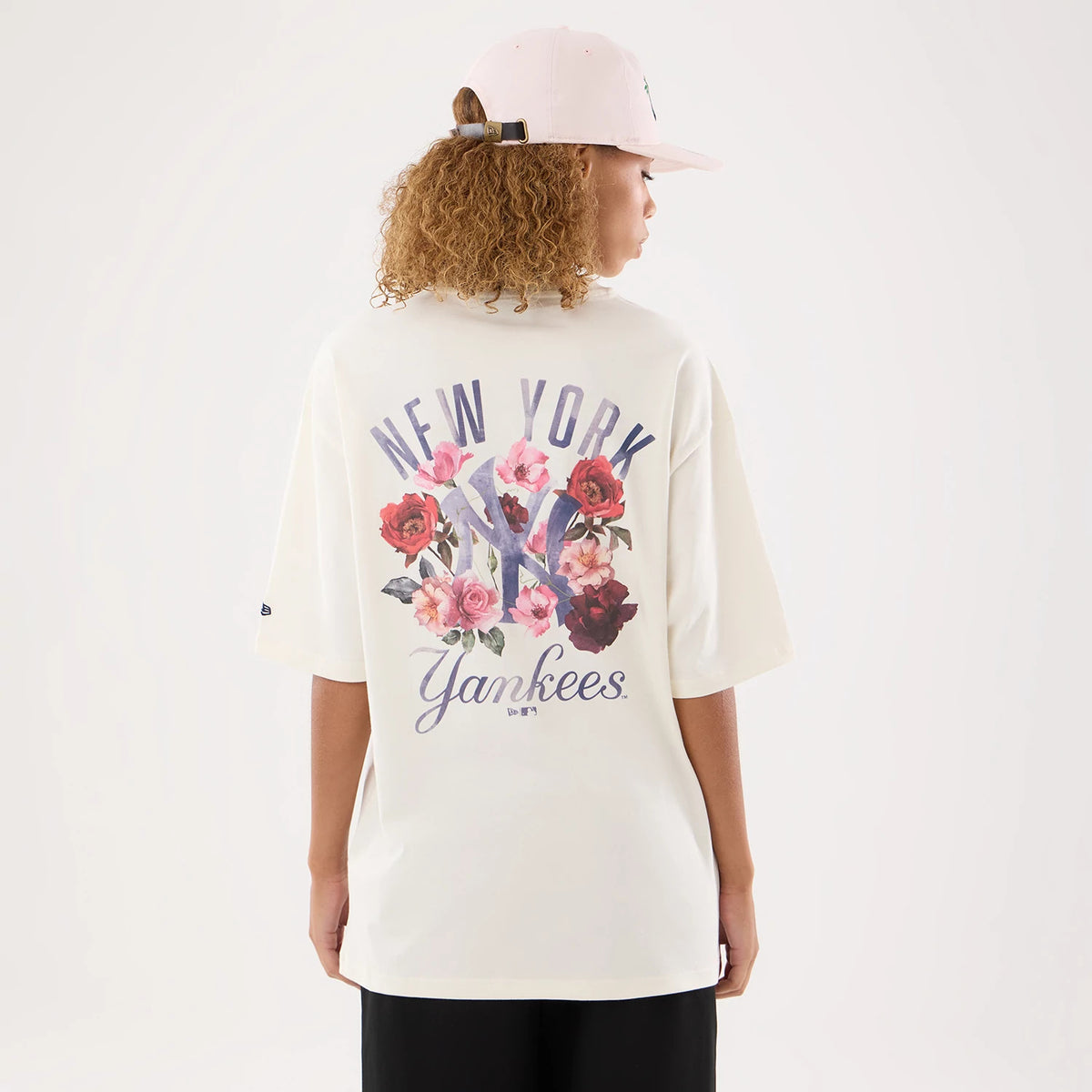 The model is wearing this Womens MLB Graphic New York Yankees T-Shirt in open cream. 2