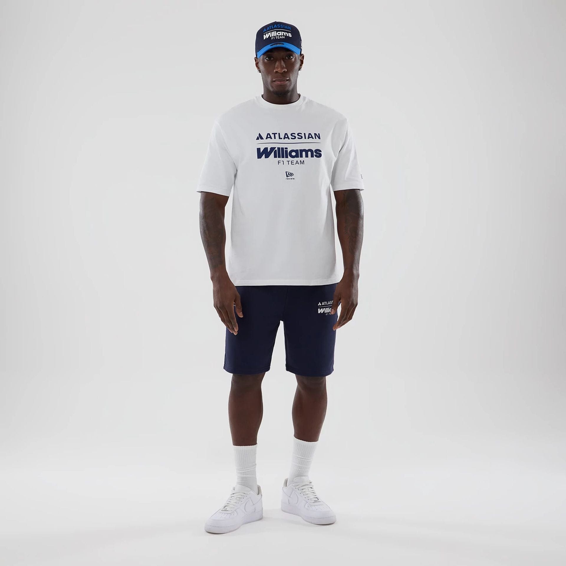 The model is wearing this Atlassian Williams F1 Team Oversized T-Shirt in white. 8