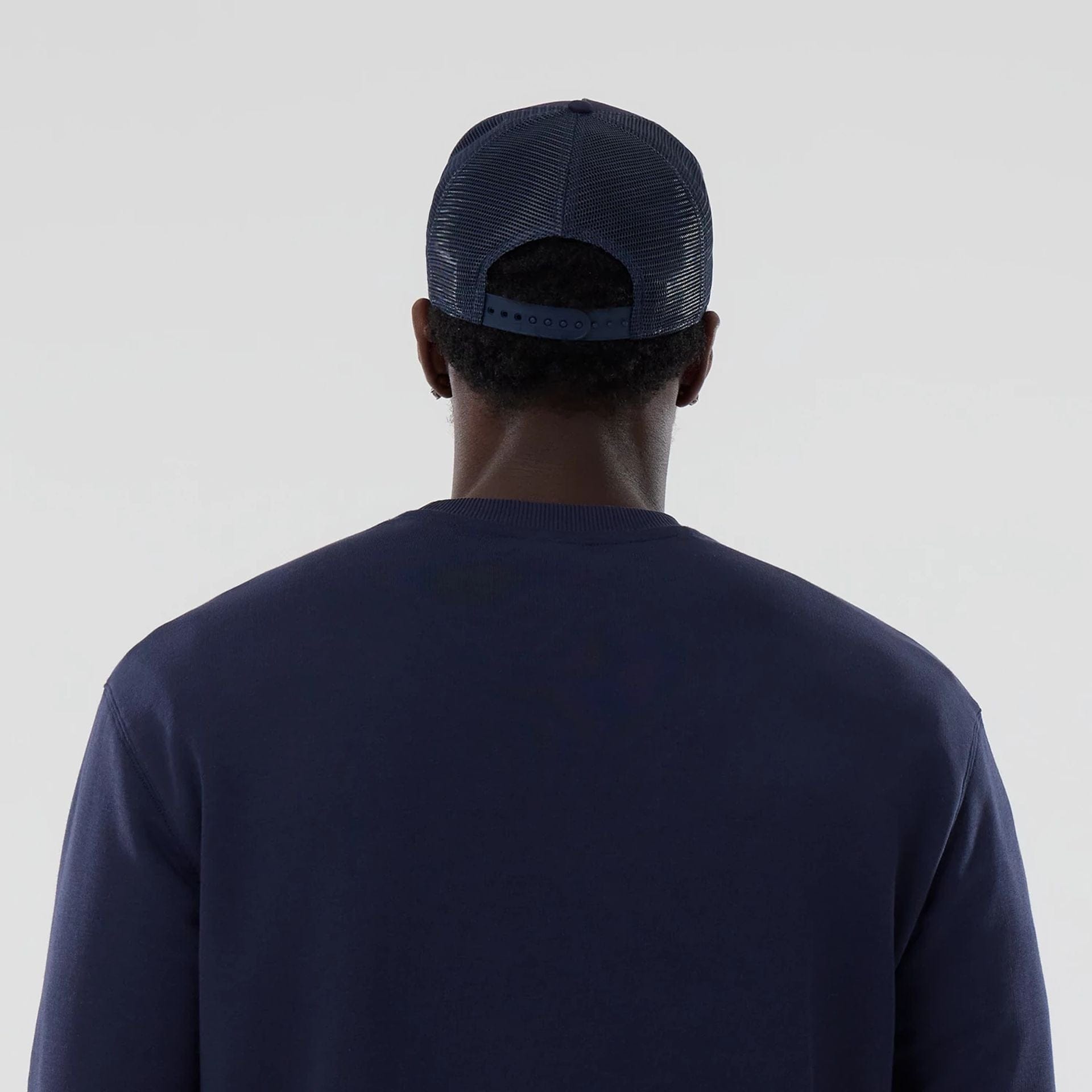The model is wearing this Atlassian Williams F1 Team Oversized Crew Neck Sweater in navy. 7