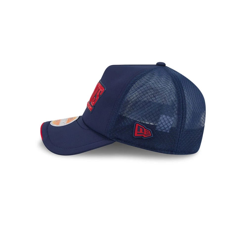 Pictured is this NFL Sideline 2026 New York Giants 9FORTY Apex cap in dark blue. 6