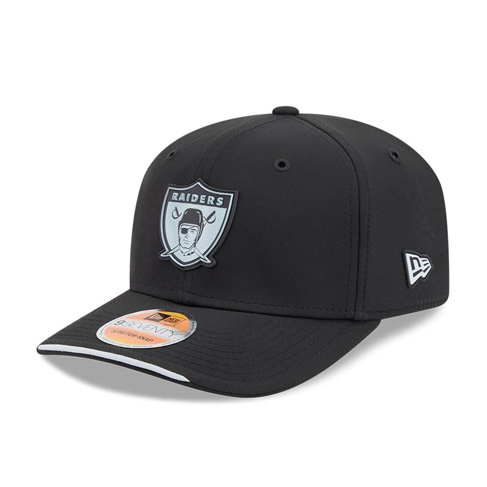 Pictured is this NFL Sideline 2026 Las Vegas Raiders 9SEVENTY Stretch Snap cap in Black. 1