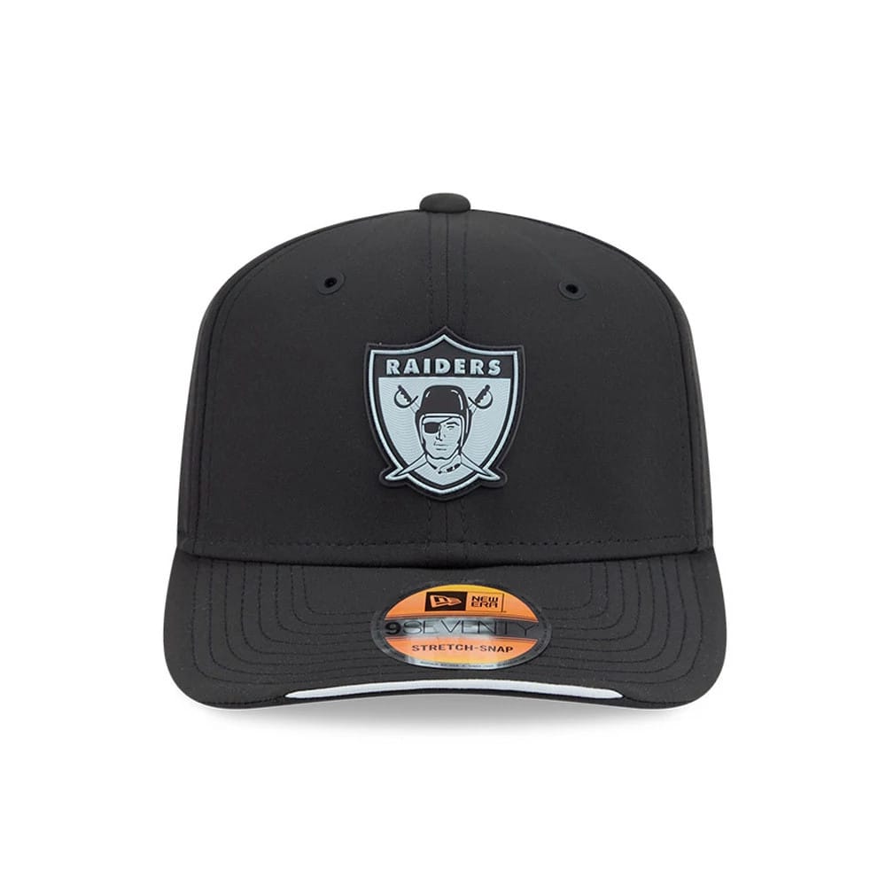 Pictured is this NFL Sideline 2026 Las Vegas Raiders 9SEVENTY Stretch Snap cap in Black. 2