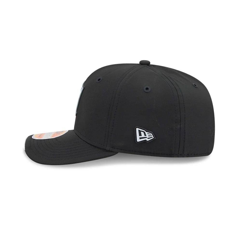 Pictured is this NFL Sideline 2026 Las Vegas Raiders 9SEVENTY Stretch Snap cap in Black. 4