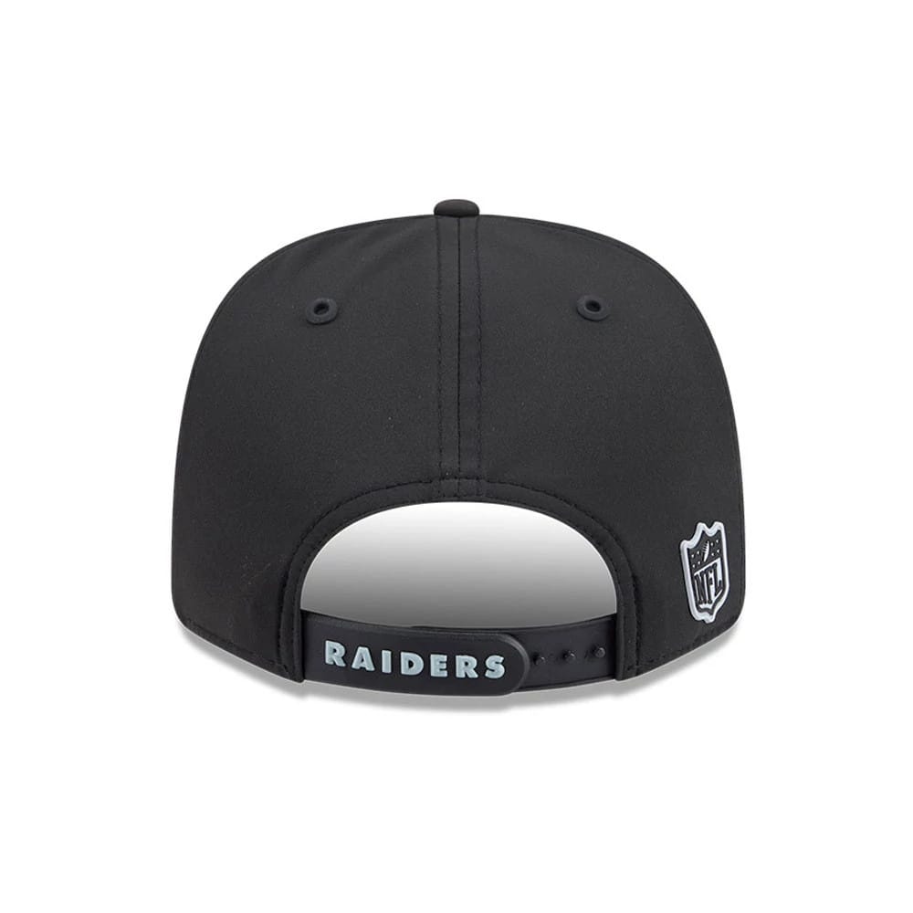 Pictured is this NFL Sideline 2026 Las Vegas Raiders 9SEVENTY Stretch Snap cap in Black. 5