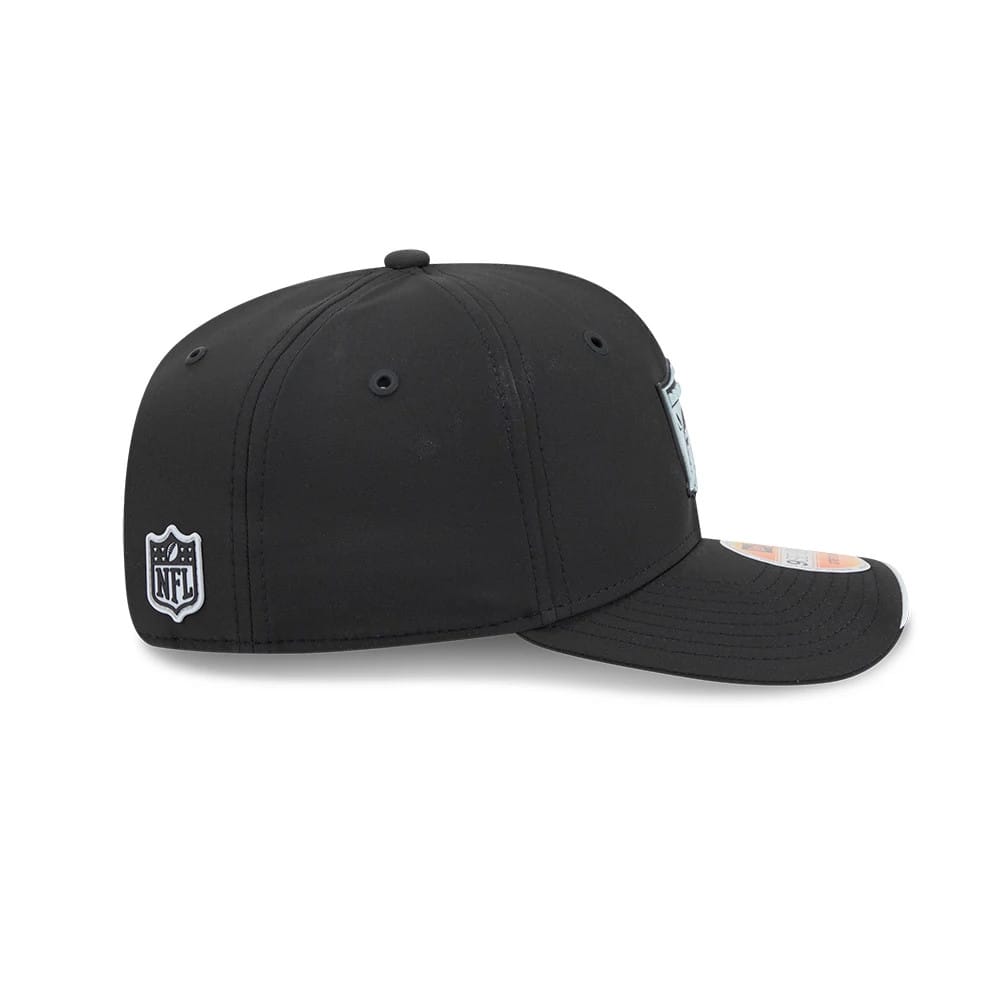 Pictured is this NFL Sideline 2026 Las Vegas Raiders 9SEVENTY Stretch Snap cap in Black. 6