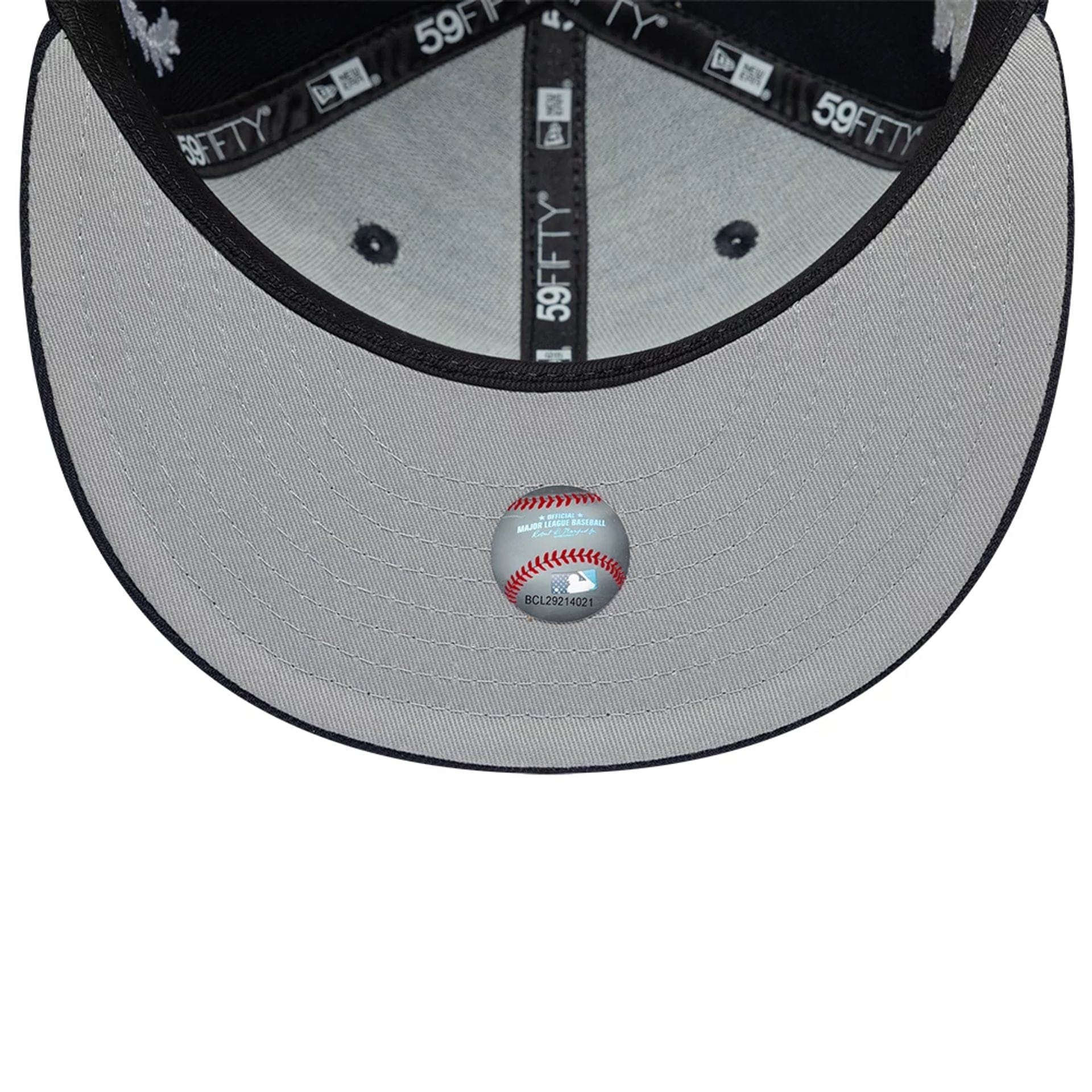 Pictured is this MLB Mythical New York Yankees 59FIFTY Fitted cap in navy. 2