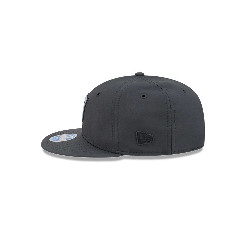 Pictured is this Youth NFL Sideline 2026 Las Vegas Raiders 9FIFTY Snapback cap in charcoal. 5