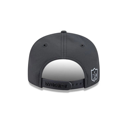Pictured is this Youth NFL Sideline 2026 Las Vegas Raiders 9FIFTY Snapback cap in charcoal. 4