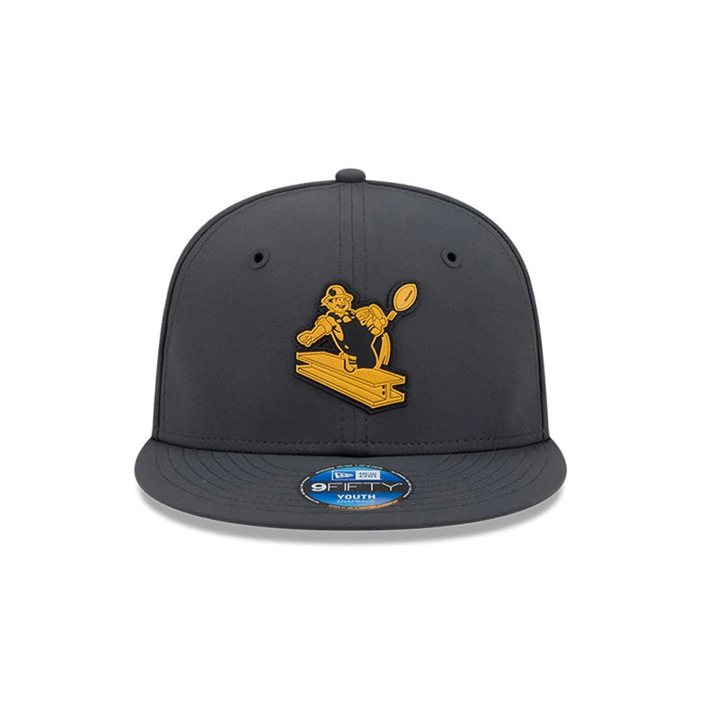 Pictured is this Youth NFL Sideline 2026 Pittsburgh Steelers 9FIFTY Snapback cap in charcoal. 3