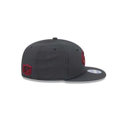Pictured is this Youth NFL Sideline 2026 San Francisco 49ers 9FIFTY Snapback cap in charcoal. 6