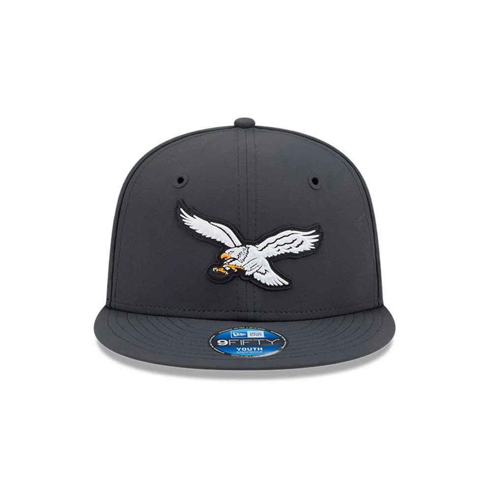 Pictured is this Youth NFL Sideline 2026 Philadelphia Eagles 9FIFTY Snapback cap in charcoal. 3