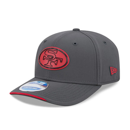 Pictured is this NFL Sideline 2026 San Francisco 49ers 9SEVENTY Stretch Snap cap in charcoal. 1