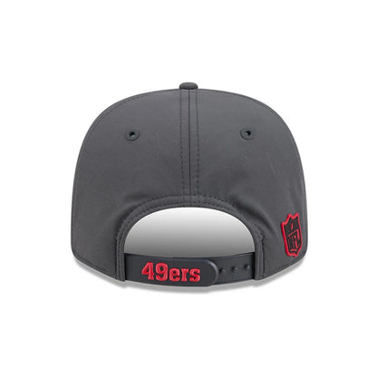 49ers NFL Sideline 2026 Charcoal New Era 9SEVENTY Stretch Snap Adjustable Cap, rear view showing the red embroidered 49ers text on the charcoal snapback strap, black embroidered NFL shield logo on the right panel, and structured charcoal crown.