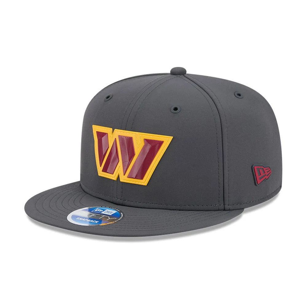 Commanders NFL Sideline 2026 Charcoal New Era 9FIFTY Snapback Adjustable Cap, front view showing a raised burgundy and yellow W logo on the front panel, a charcoal visor with a 9FIFTY size sticker.