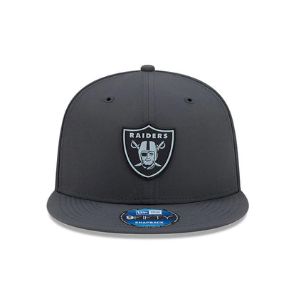 Pictured is this NFL Sideline 2026 Las Vegas Raiders 9FIFTY Snapback cap in charcoal. 3