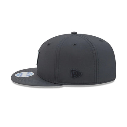 Pictured is this NFL Sideline 2026 Las Vegas Raiders 9FIFTY Snapback cap in charcoal. 6