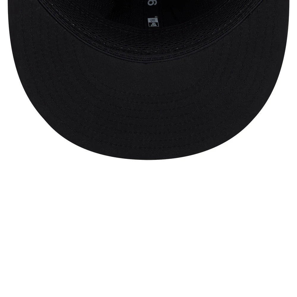 Pictured is this NFL Sideline 2026 Las Vegas Raiders 9FIFTY Snapback cap in charcoal. 2