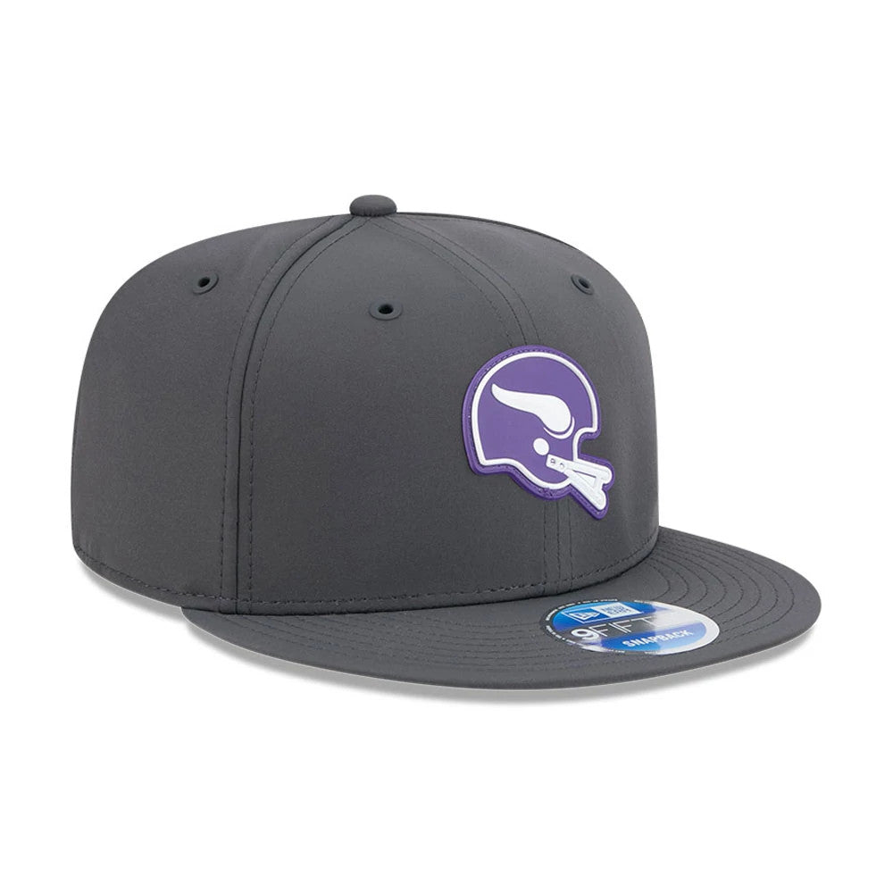 Pictured is this NFL Sideline 2026 Minnesota Vikings 9FIFTY Snapback cap in charcoal. 4
