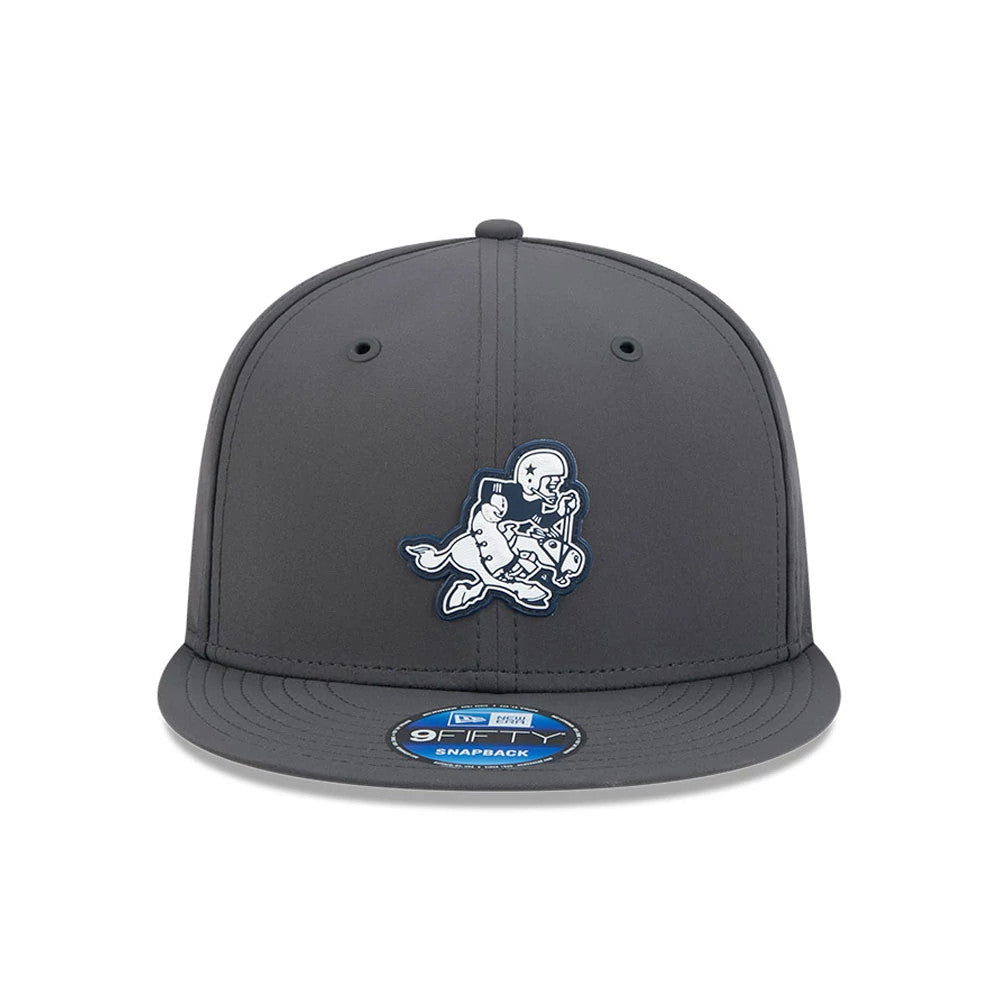 Dallas Cowboys NFL Sideline 2026 Charcoal New Era 9FIFTY Snapback Adjustable Cap, front view showing the raised embroidered Cowboys logo on the structured charcoal front panel, flat charcoal visor with a 9FIFTY size sticker.