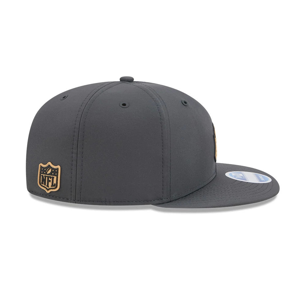 Pictured is this NFL Sideline 2026 New Orleans Saints 9FIFTY Snapback cap in charcoal. 6