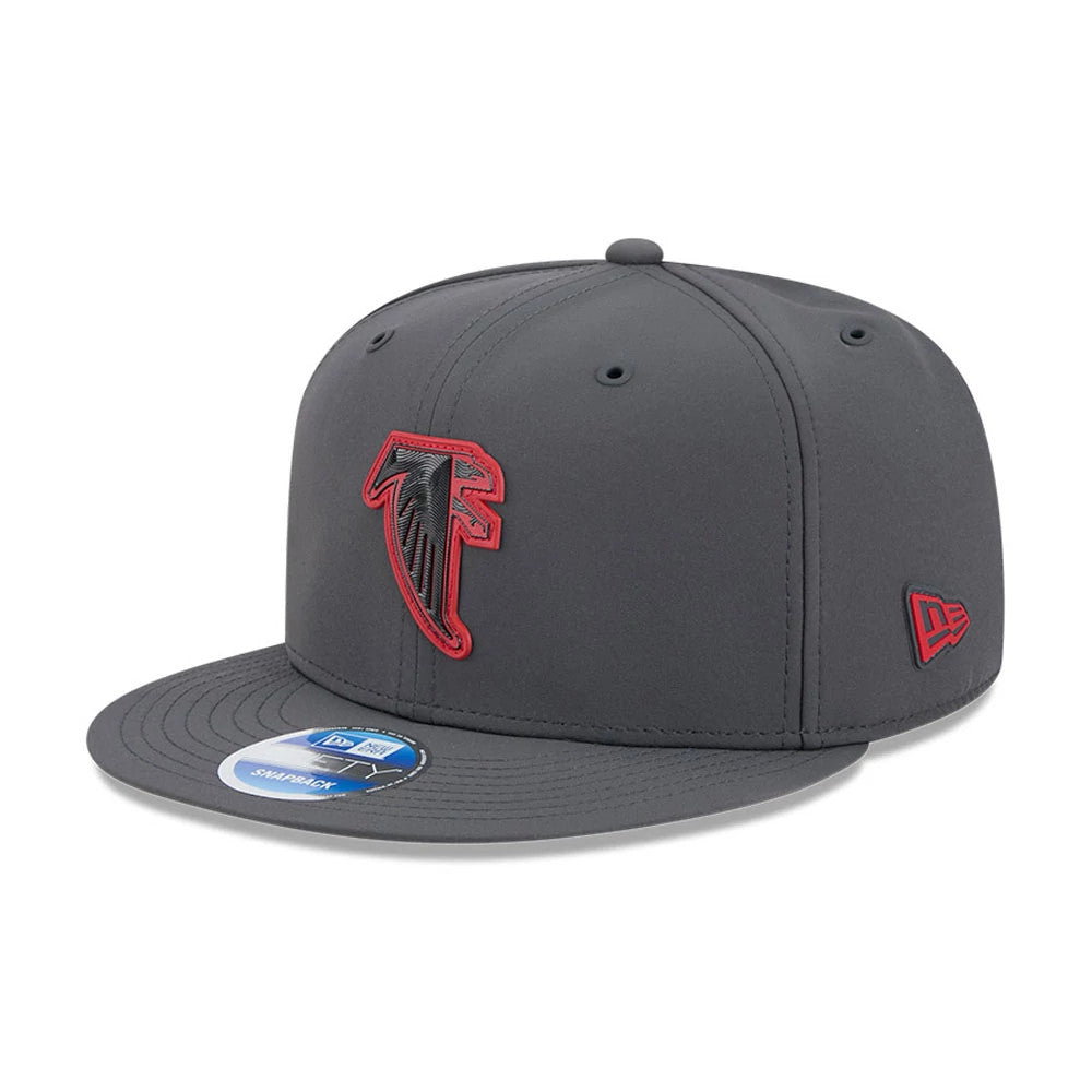 Pictured is this NFL Sideline 2026 Atlanta Falcons 9FIFTY Snapback cap in charcoal. 1