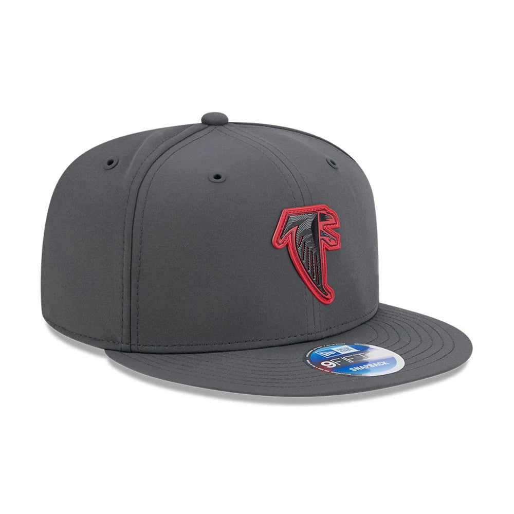 Pictured is this NFL Sideline 2026 Atlanta Falcons 9FIFTY Snapback cap in charcoal. 4