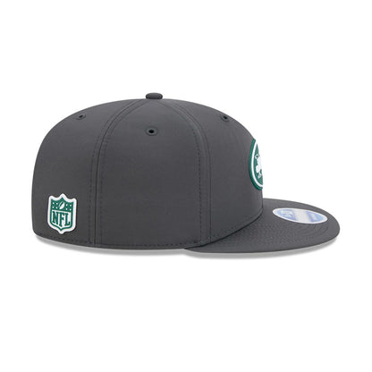 Pictured is this NFL Sideline 2026 New York Jets 9FIFTY Snapback cap in charcoal. 5