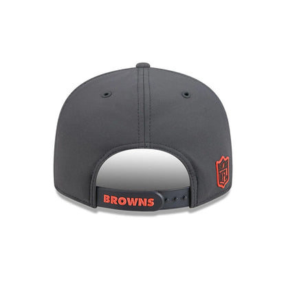 Browns NFL Sideline 2026 Charcoal New Era 9FIFTY Snapback Adjustable Cap, rear view showing a red embroidered Browns wordmark on the adjustable grey strap, with the NFL shield logo on the right panel and a structured charcoal crown.