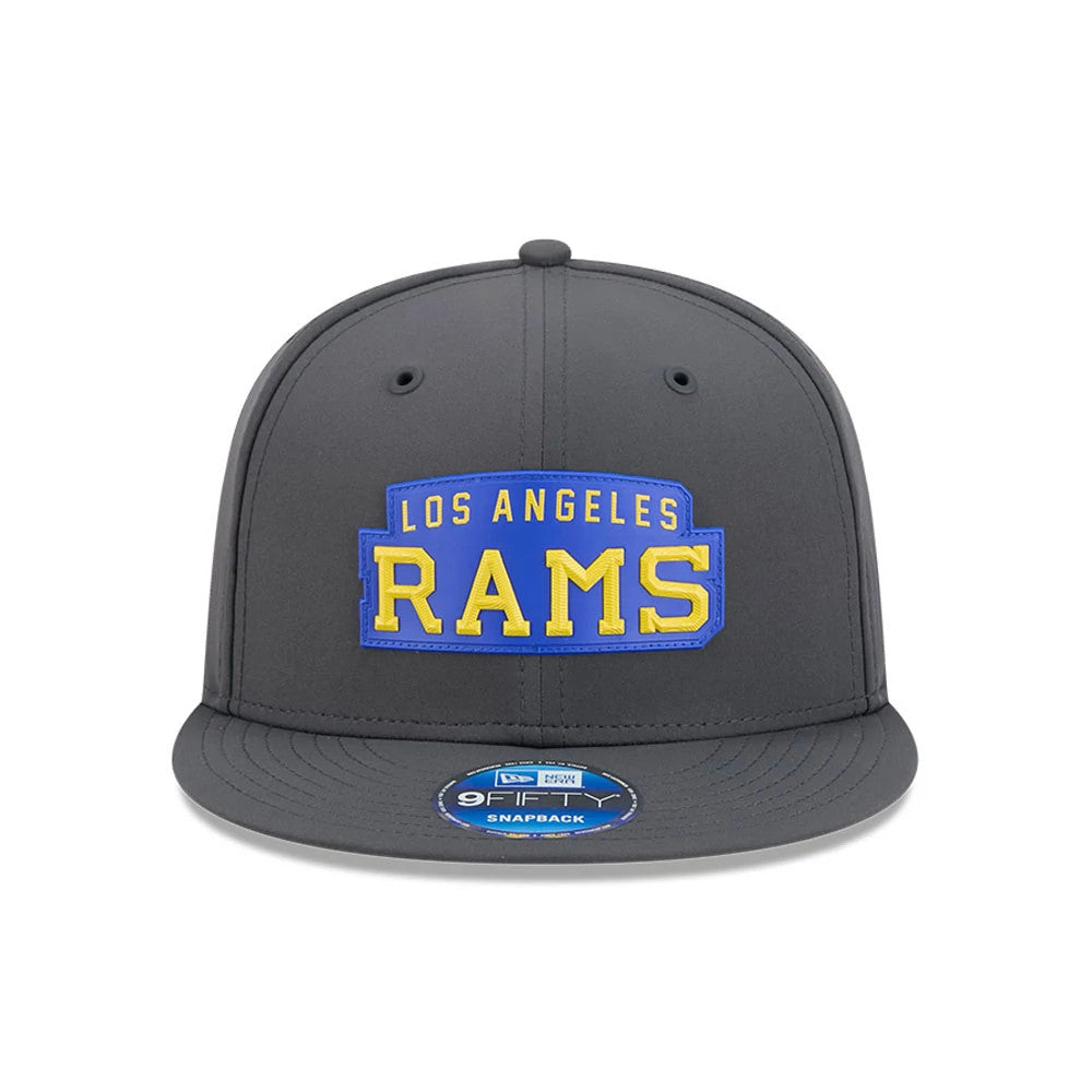 LA Rams NFL Sideline 2026 Charcoal New Era 9FIFTY Snapback Adjustable Cap, front view showing a blue and yellow Los Angeles Rams logo in raised embroidery on the charcoal front panel, with a 9FIFTY size sticker on the flat visor.