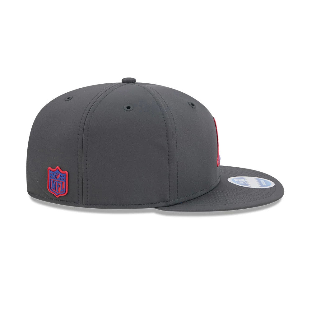 Pictured is this NFL Sideline 2026 New England Patriots 9FIFTY Snapback cap in charcoal. 7
