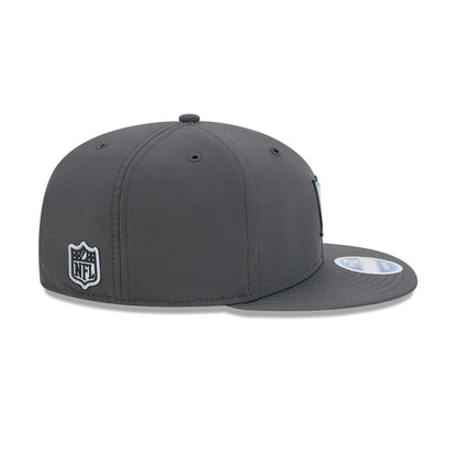 Pictured is this NFL Sideline 2026 Las Vegas Raiders 9FIFTY Snapback cap in charcoal. 6