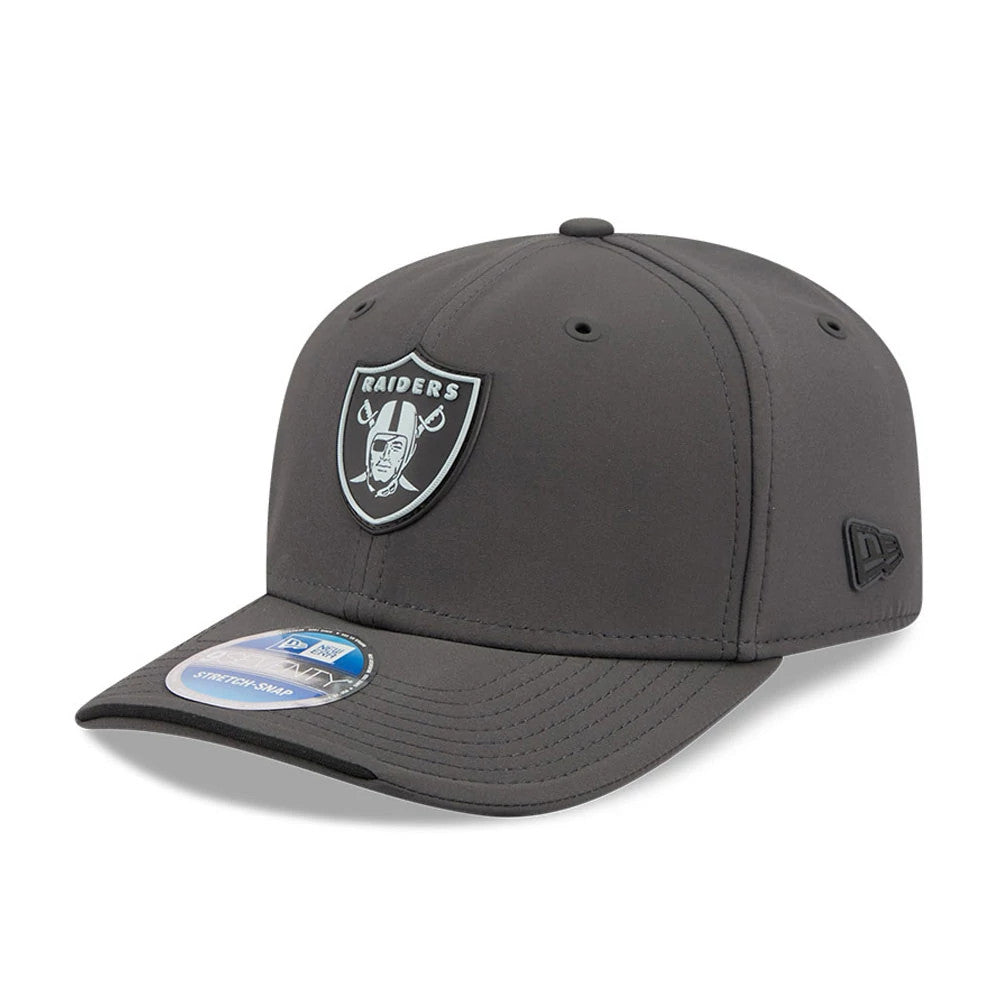 Pictured is this NFL Sideline 2026 Las Vegas Raiders 9SEVENTY Stretch Snap cap in charcoal. 1