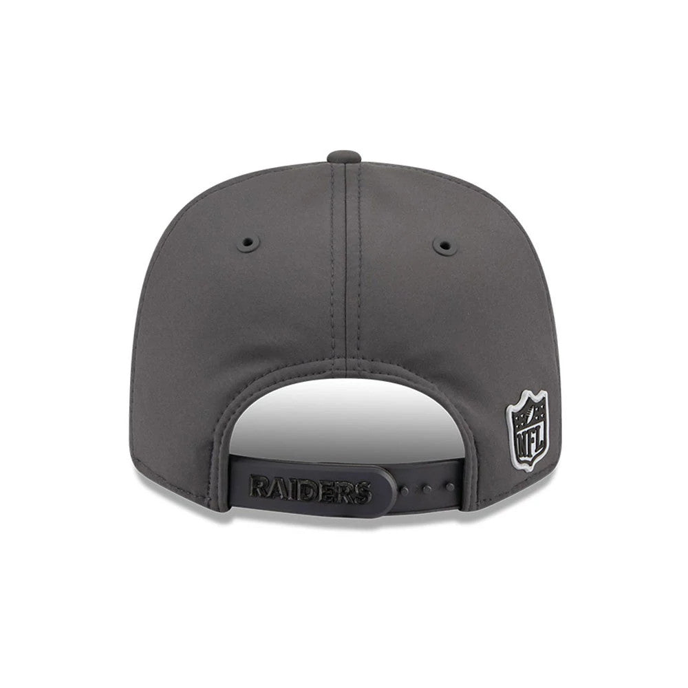 Pictured is this NFL Sideline 2026 Las Vegas Raiders 9SEVENTY Stretch Snap cap in charcoal. 4