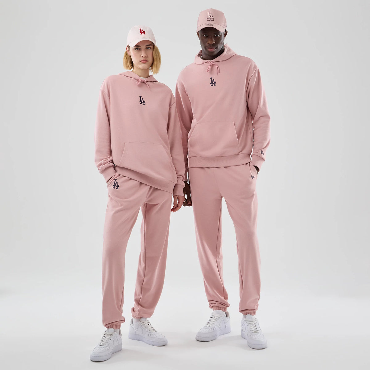 The model is wearing this MLB Midi League Essential LA Dodgers Oversized Pullover Hoodie in pastel pink. 1