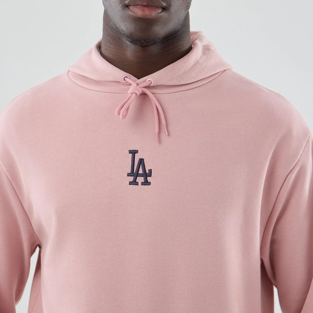 The model is wearing this MLB Midi League Essential LA Dodgers Oversized Pullover Hoodie in pastel pink. 5